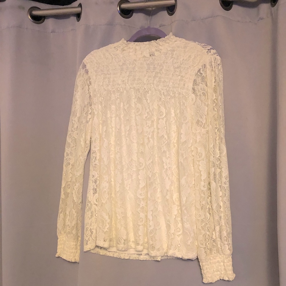 Soft Lacy Offwhite Top